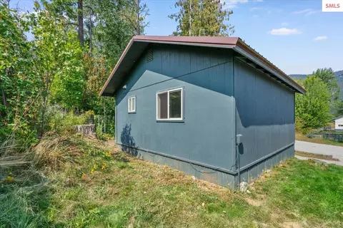 Exterior - 817 Upland Dr, Sandpoint, ID 83864 photo 4 of 6