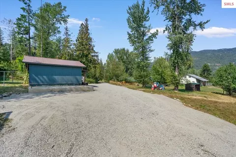 Exterior - 817 Upland Dr, Sandpoint, ID 83864 photo 5 of 6