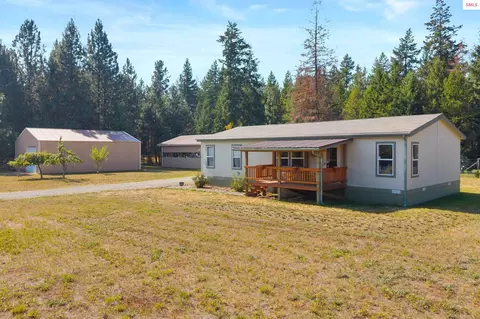 210 Cherry Ln, Moyie Springs, ID 83845