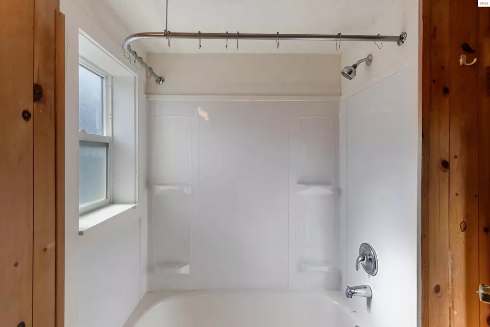 Bath - 220 N Main, Clark Fork, ID 83811 photo 2 of 2