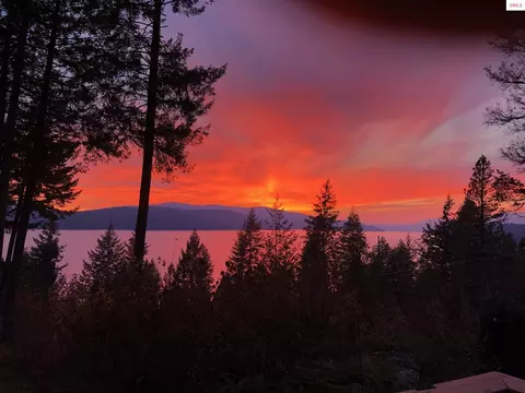 707 Eagen Mtn Dr, Hope, ID 83836