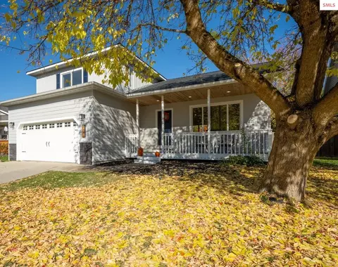 1721 Northshore Dr, Sandpoint, ID 83864