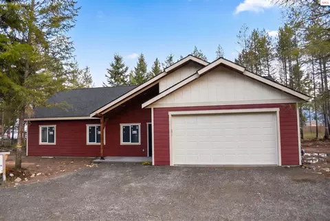 152 Danny Ln, Moyie Springs, ID 83845