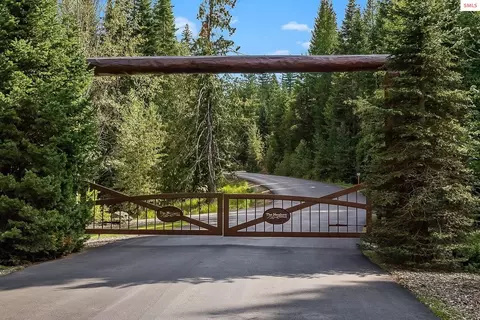 534 Saddleback Dr, Naples, ID 83847 photo 2