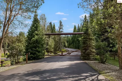 534 Saddleback Dr, Naples, ID 83847 photo 3