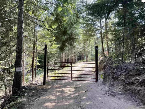 Nka Christmas Ln, Naples, ID 83847