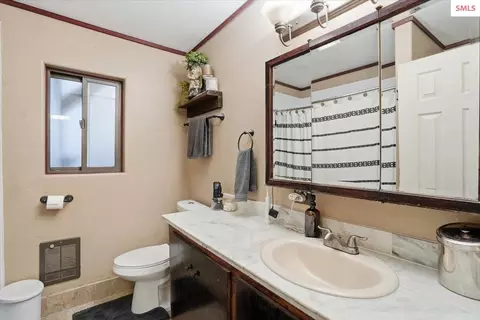 Bath - 215 Forest Ave, Sandpoint, ID 83864 photo 1 of 2