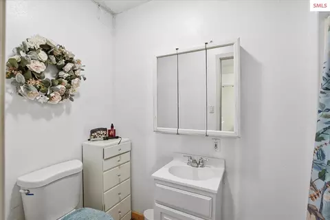 Bath - 215 Forest Ave, Sandpoint, ID 83864 photo 2 of 2