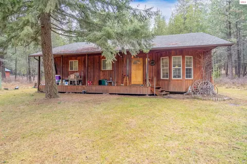 681 Hummingbird Ln, Blanchard, ID 83804