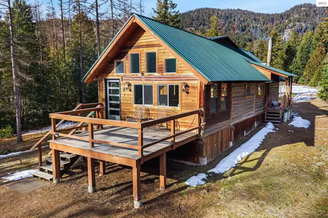 455 Elk Grove Rd, Sandpoint, ID 83864