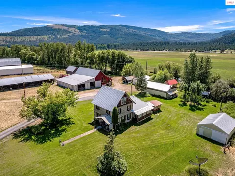 210 Rusho Ln, Blanchard, ID 83804