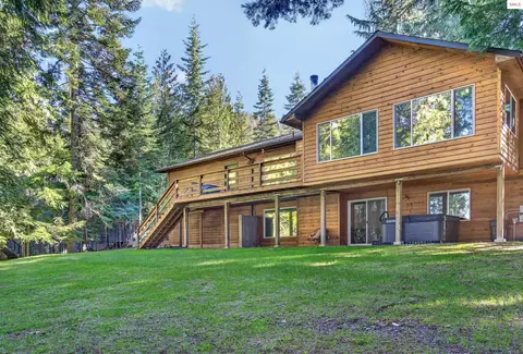 1205 Wooded Acres Dr, Sagle, ID 83860