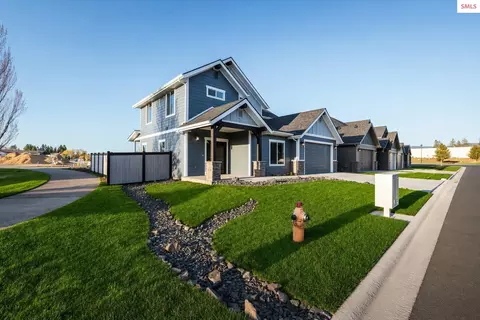 8429 N Snowflake Ln, Hayden, ID 83835