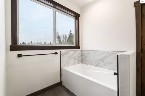 Bath - 105 Backtrack, Sandpoint, ID 83864 photo 3 of 6