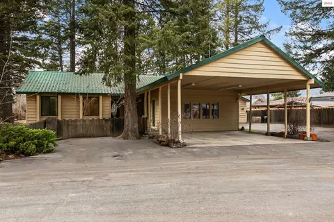 430 1st St, Priest River, ID 83856