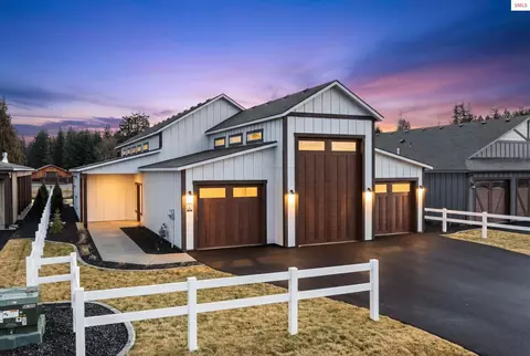 137 Backtrack Rd, Sandpoint, ID 83864