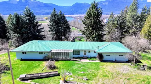 3176 Porthill Loop, Bonners Ferry, ID 83805