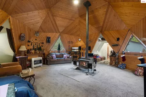 Living - 762 High Rd, Sandpoint, ID 83864 photo 2 of 2