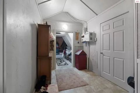 Entry Way - 762 High Rd, Sandpoint, ID 83864 photo 4 of 6