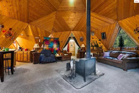 762 High Rd, Sandpoint, ID 83864
