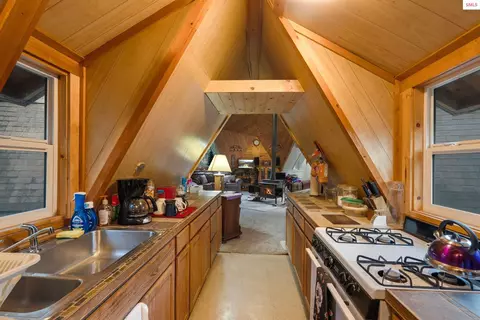 Kitchen - 762 High Rd, Sandpoint, ID 83864 photo 2 of 3