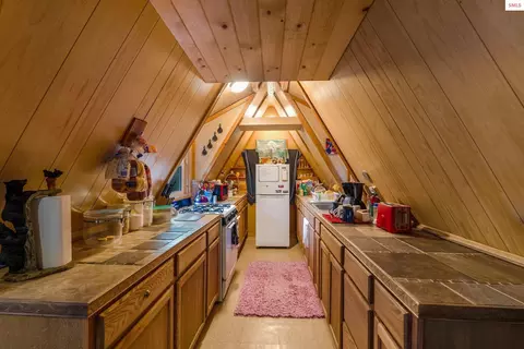 Kitchen - 762 High Rd, Sandpoint, ID 83864 photo 1 of 3