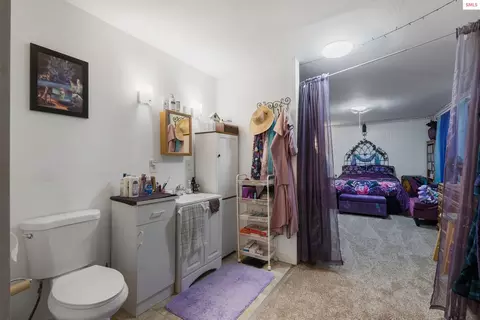 Bath - 762 High Rd, Sandpoint, ID 83864 photo 2 of 3