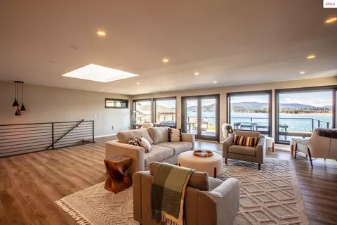 Living - 475 Campbell Point Rd, Laclede, ID 83841 photo 2 of 8