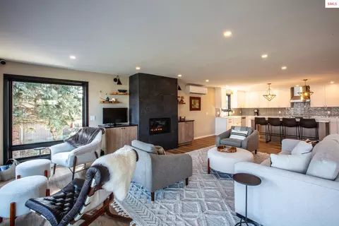 Living - 475 Campbell Point Rd, Laclede, ID 83841 photo 6 of 8