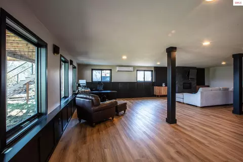 Living - 475 Campbell Point Rd, Laclede, ID 83841 photo 8 of 8