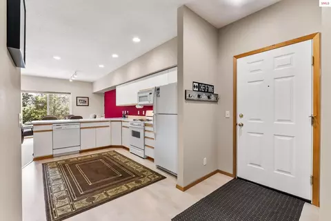 Entry Way - 87 Cornice Ct Unit #204, Sandpoint, ID 83864 photo 2 of 4