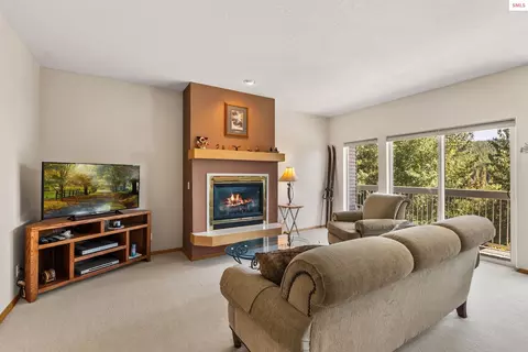 Living - 87 Cornice Ct Unit #204, Sandpoint, ID 83864 photo 1 of 2