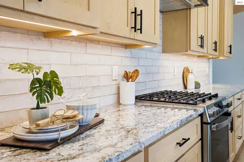 Kitchen - 185 Backtrack Rd, Sandpoint, ID 83864 photo 6 of 6