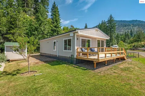 302 School Rd #15, Hope, ID 83836