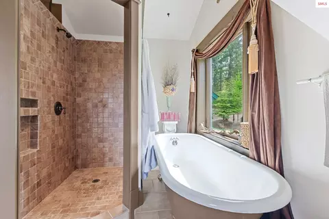 Bath - 3467 E Sunset Dr, Harrison, ID 83833 photo 2 of 4