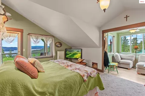 Bedroom - 3467 E Sunset Dr, Harrison, ID 83833 photo 1 of 5