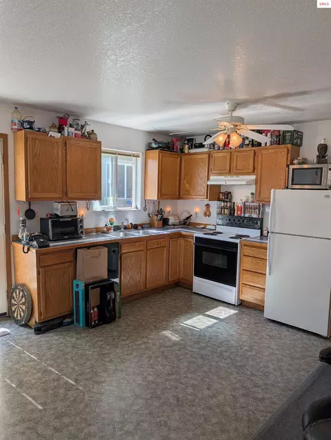 Kitchen - 901903 Hickory Glen Ave, Sandpoint, ID 83864 photo 3 of 5