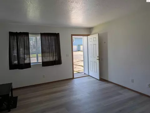 Living - 901903 Hickory Glen Ave, Sandpoint, ID 83864 photo 2 of 2