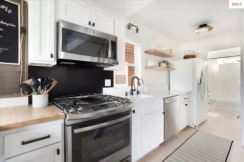 Kitchen - 232 Pomrankey Ln, Sandpoint, ID 83869 photo 5 of 9