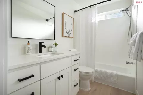 Bath - 232 Pomrankey Ln, Sandpoint, ID 83869 photo 1 of 3
