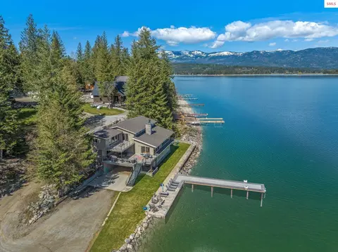 2537 Lakeshore Dr, Sagle, ID 83860