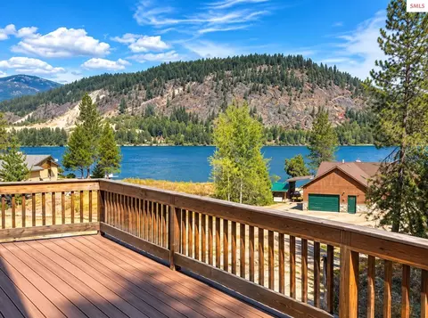 1147 Wooded Acres Dr, Sagle, ID 83860