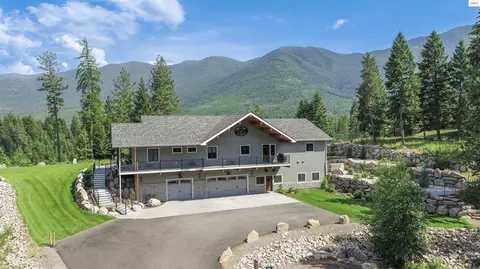 893 Pinnacle Cir, Bonners Ferry, ID 83805