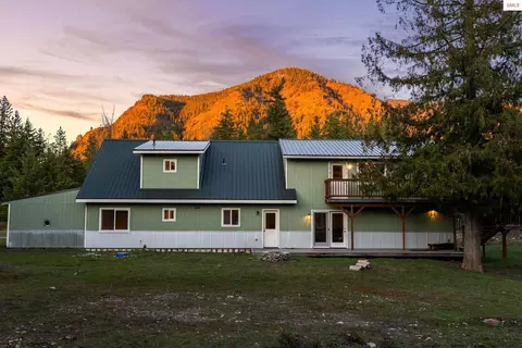526 Mountain Vw, Clark Fork, ID 83811