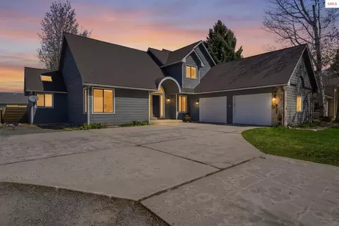 611 Ponder Point Dr, Sandpoint, ID 83864