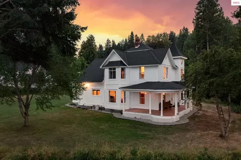 6955 Apple Aly, Bonners Ferry, ID 83805