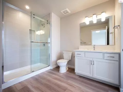 Bath - 1048 E 4th Ave, Post Falls, ID 83854 photo 2 of 4
