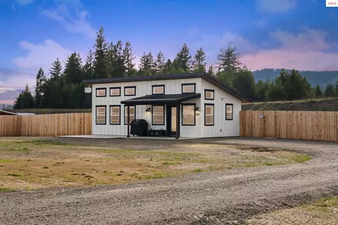 100 Omaha Way, Sagle, ID 83860