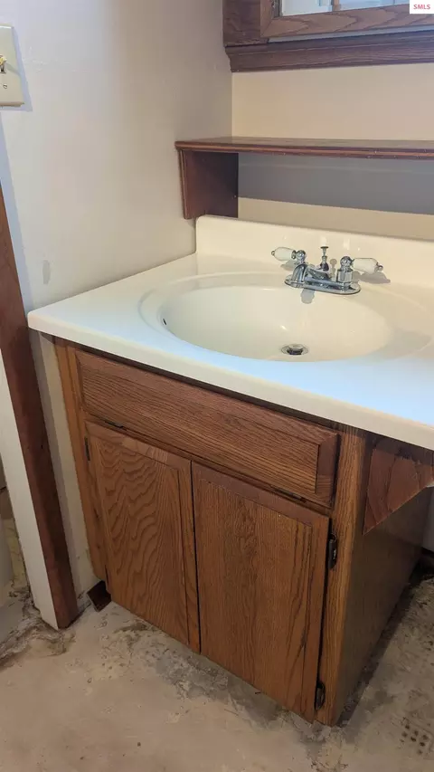Bath - 509 Doris, Oldtown, ID 83822 photo 2 of 2
