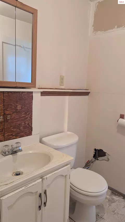 Bath - 509 Doris, Oldtown, ID 83822 photo 1 of 2